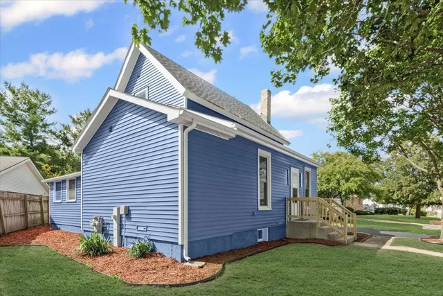 $389,000 | 214 South Prospect Street, Marengo, IL 60152