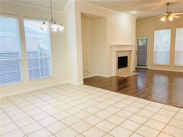 a view of livingroom with furniture