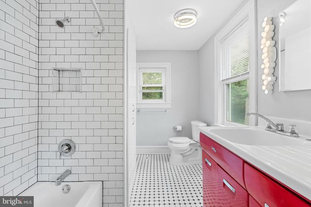 $599,000 | 301 Lakeview Drive, Collingswood, NJ 08108