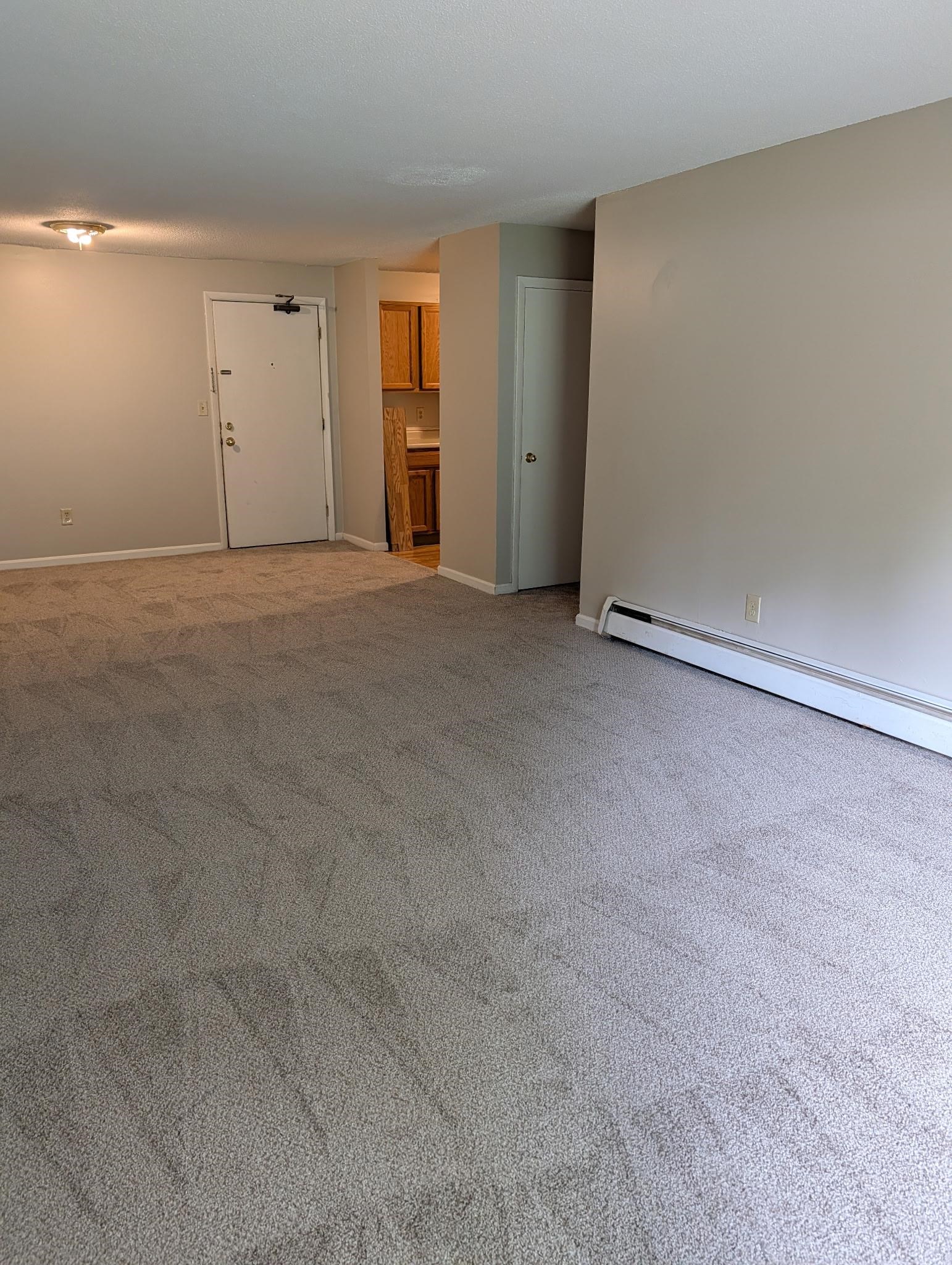 128 Mammoth Road, Unit U: 3 Hooksett, NH 03106 - Photo 3 of 18