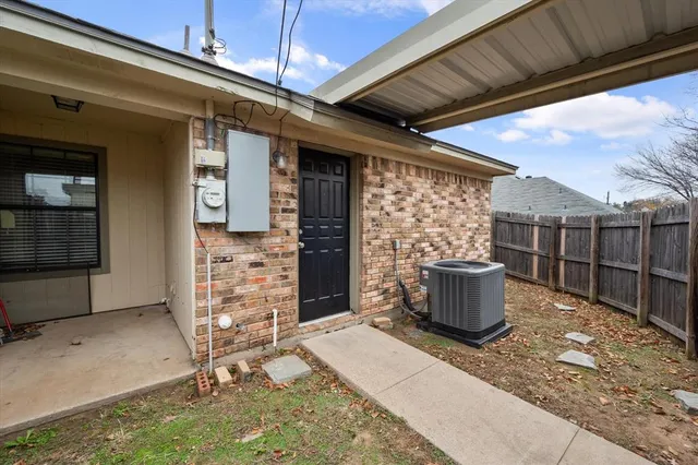 $510,000 | 5202-5204 Yucca Drive, Arlington, TX 76017