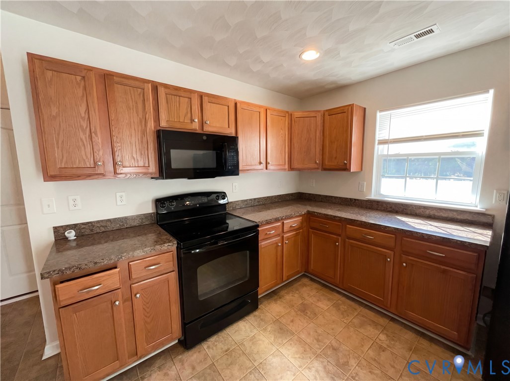 4207 Cougar Trail Chester, VA 23831 - Photo 9 of 19