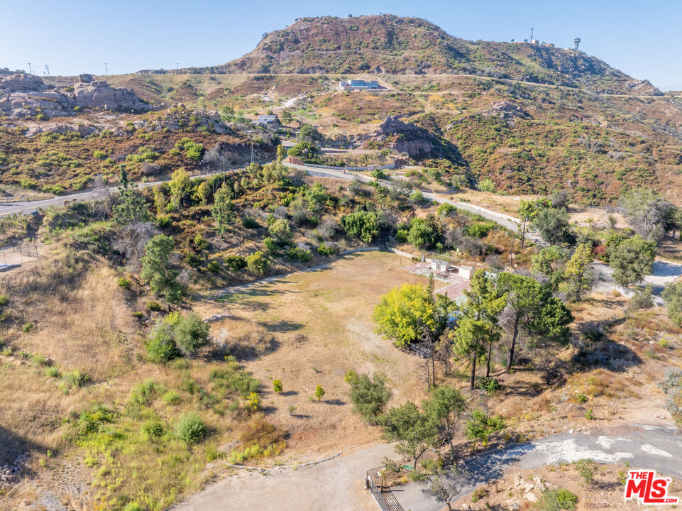 570 Schueren Road Malibu, CA 90265 - Photo 25 of 29