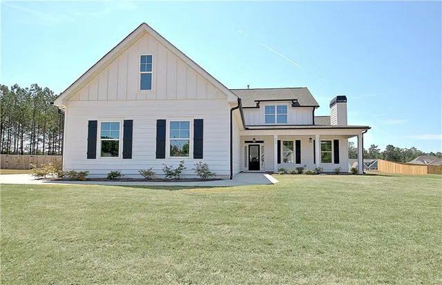 a front view of house with yard