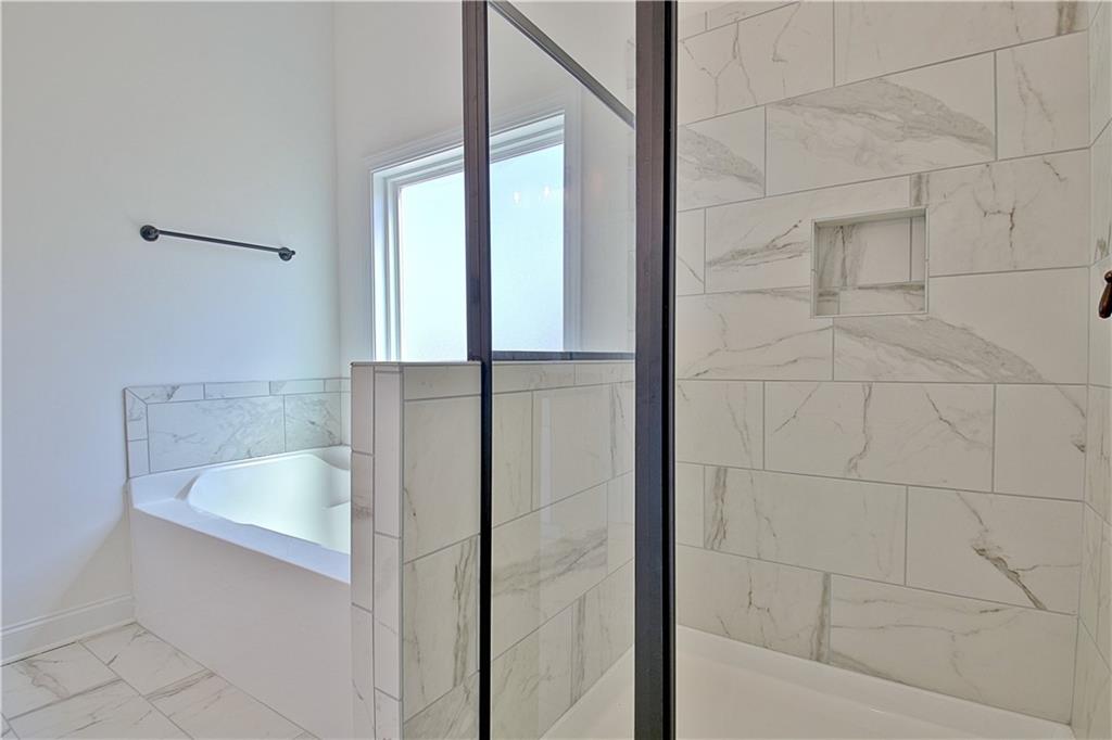 115 Rutland Court Senoia, GA 30276 - Photo 29 of 69 a bathroom with a tub and shower