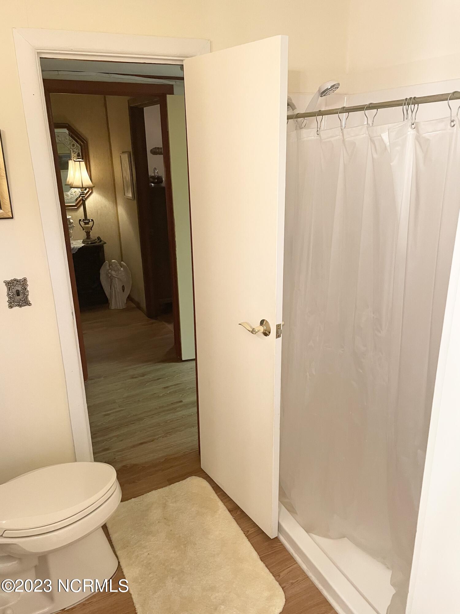 4115 Country Club Road Morehead City, NC 28557 - Photo 13 of 25 Bath 1