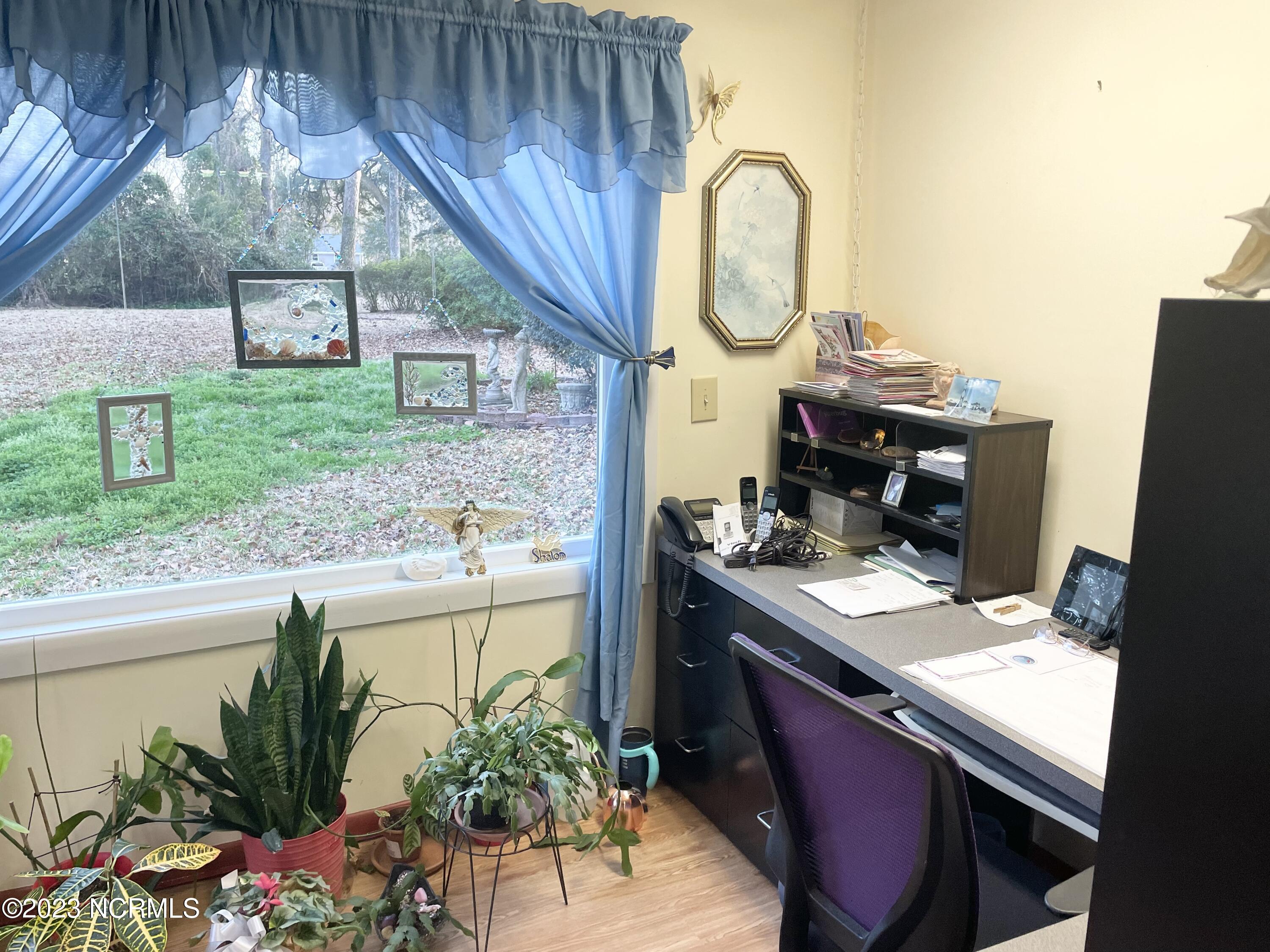 4115 Country Club Road Morehead City, NC 28557 - Photo 15 of 25 Office