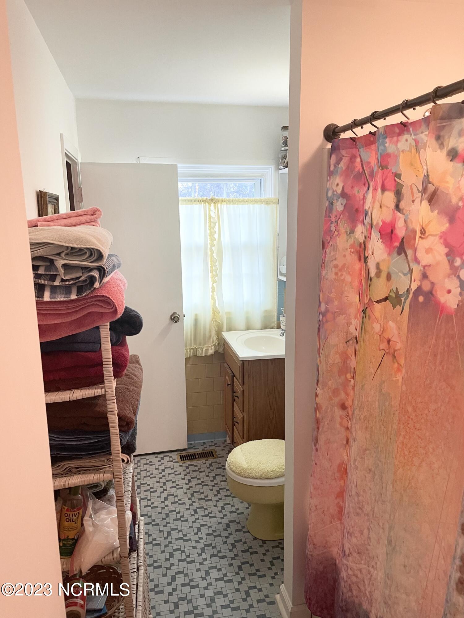 4115 Country Club Road Morehead City, NC 28557 - Photo 21 of 25 Bath 2