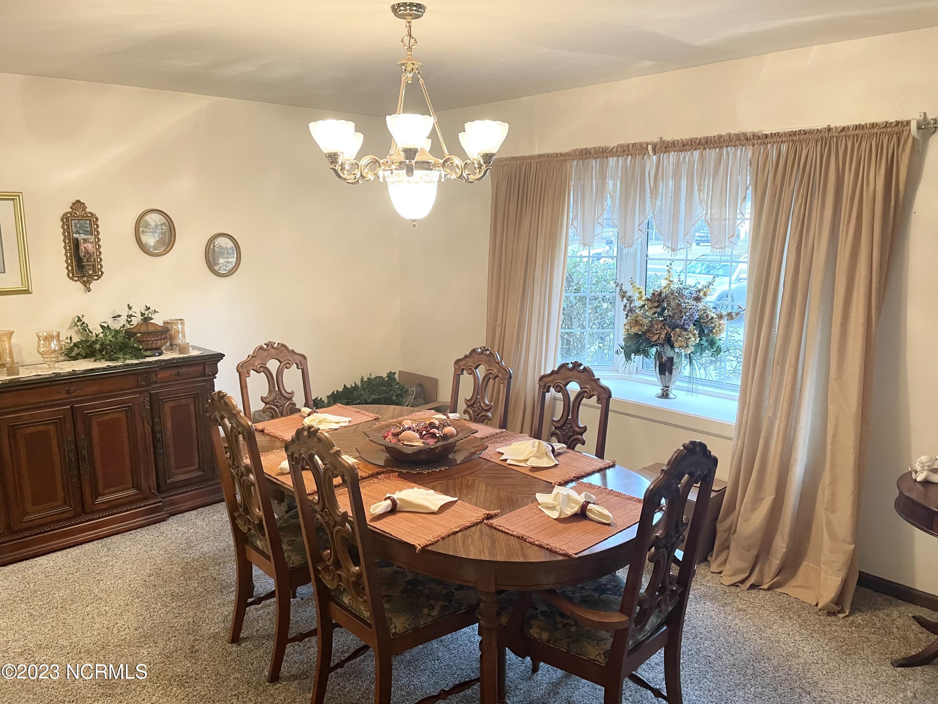 4115 Country Club Road Morehead City, NC 28557 - Photo 5 of 25 Dining
