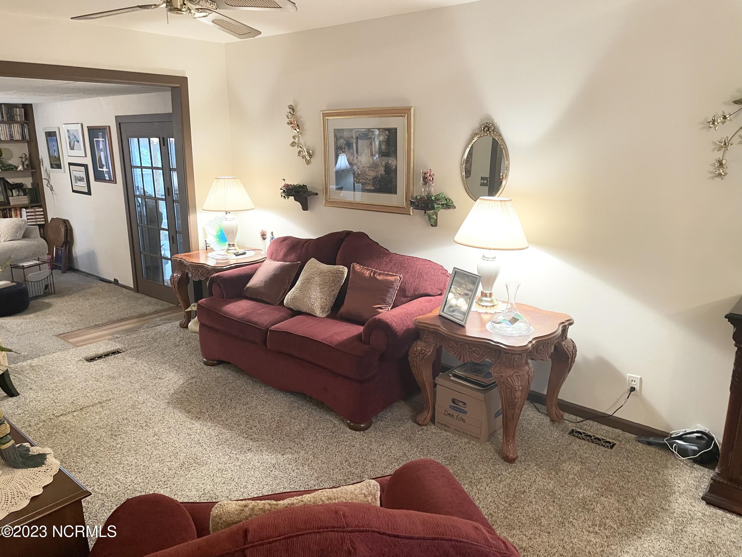 4115 Country Club Road Morehead City, NC 28557 - Photo 6 of 25 Living