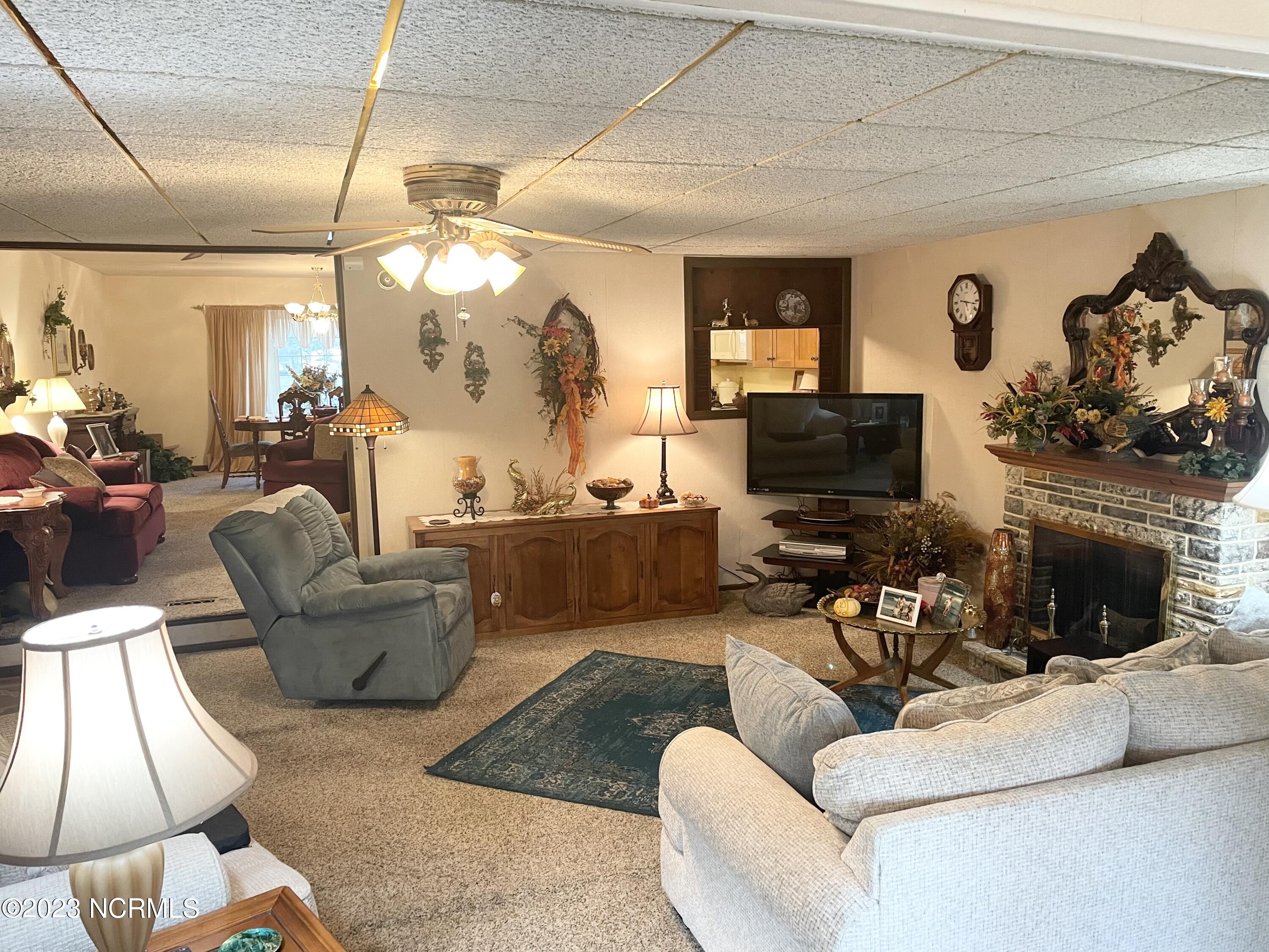 4115 Country Club Road Morehead City, NC 28557 - Photo 9 of 25 Family Room