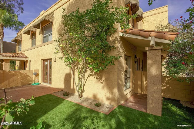 $1,820 | 10420 North 11th Place, Unit 2, Phoenix, AZ 85020