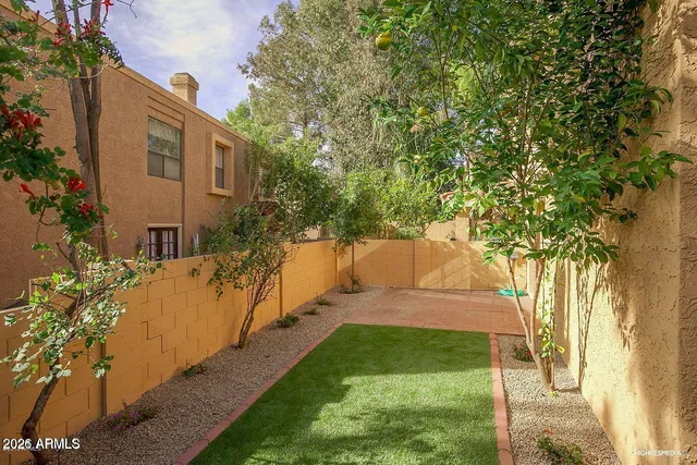 $1,820 | 10420 North 11th Place, Unit 2, Phoenix, AZ 85020