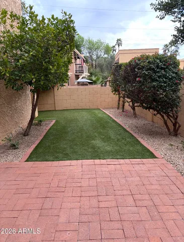 $1,820 | 10420 North 11th Place, Unit 2, Phoenix, AZ 85020