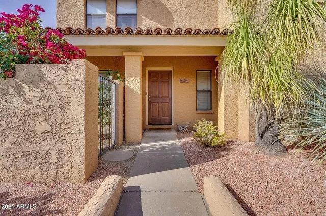 $1,820 | 10420 North 11th Place, Unit 2, Phoenix, AZ 85020