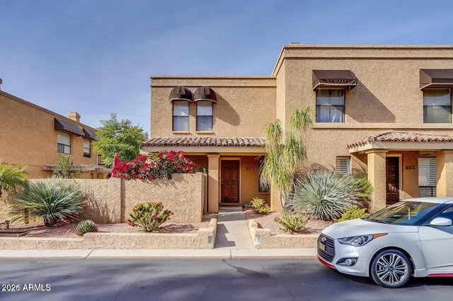 $1,820 | 10420 North 11th Place, Unit 2, Phoenix, AZ 85020