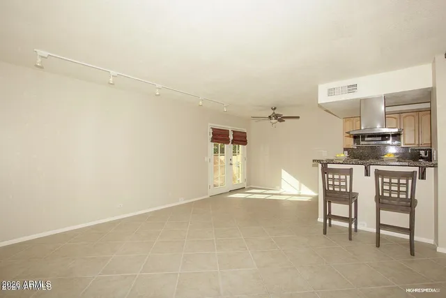 $1,820 | 10420 North 11th Place, Unit 2, Phoenix, AZ 85020