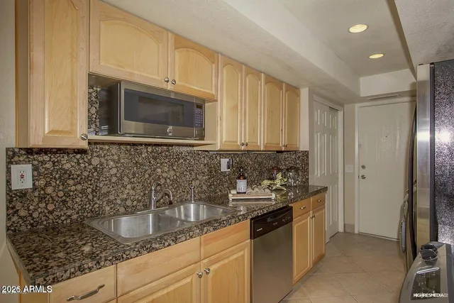 $1,850 | 10420 North 11th Place, Unit 2, Phoenix, AZ 85020