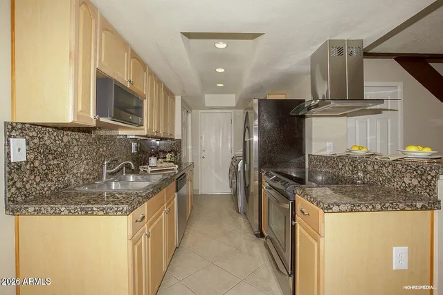 $1,820 | 10420 North 11th Place, Unit 2, Phoenix, AZ 85020