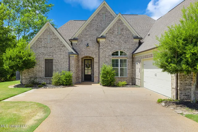 $420,000 | 608 Shadow View Drive, Hernando, MS 38632