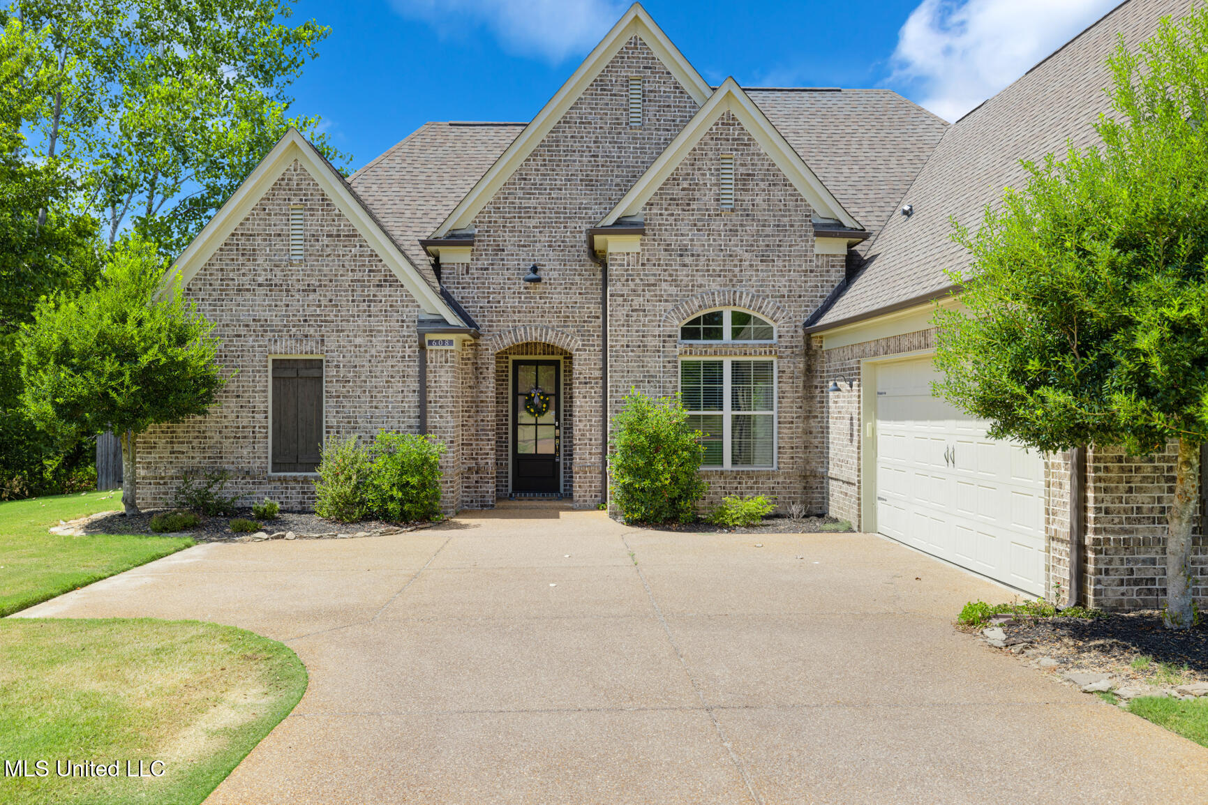 608 Shadow View Drive Hernando, MS 38632 - Photo 2 of 48 3 (10)