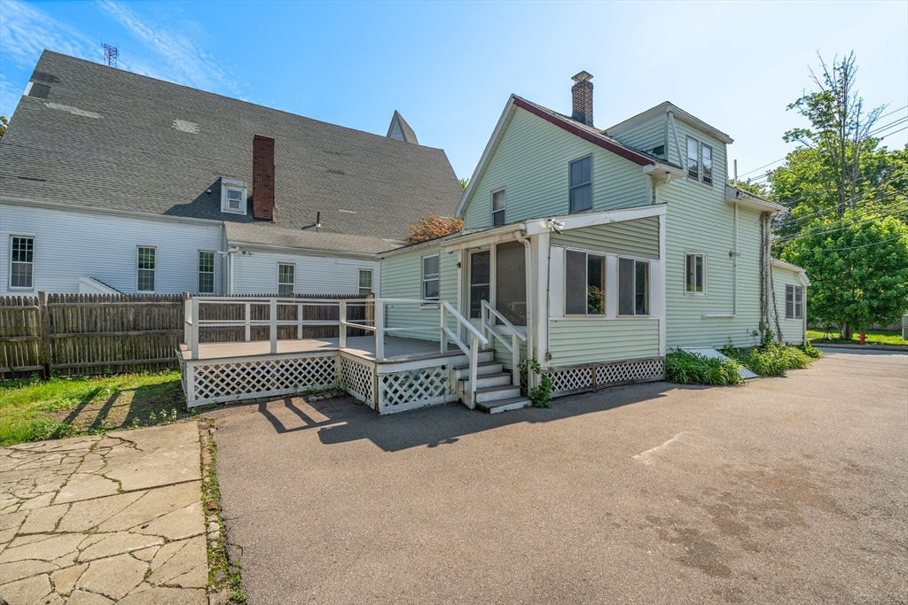 25 Curve Street Newton, MA 02465 - Photo 5 of 40