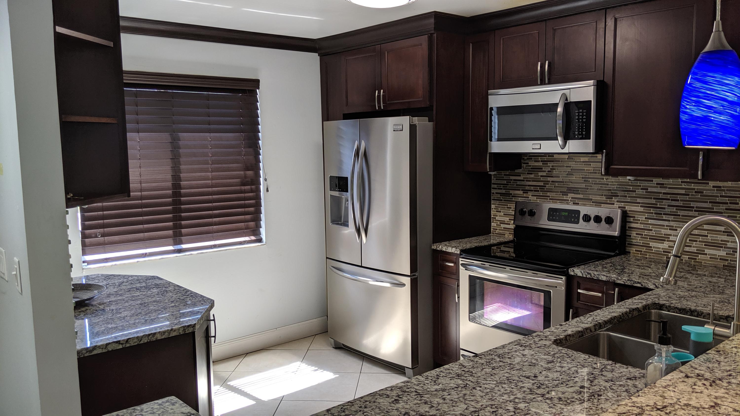 6288 Walk Circle Boca Raton, FL 33433 - Photo 4 of 25 Kitchen