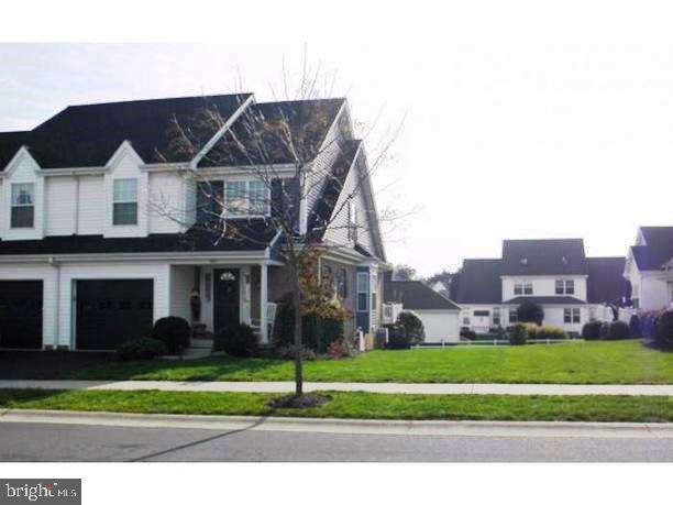 600 Chatham Way Lititz, PA 17543 - Photo 2 of 26 a front view of a house with a yard