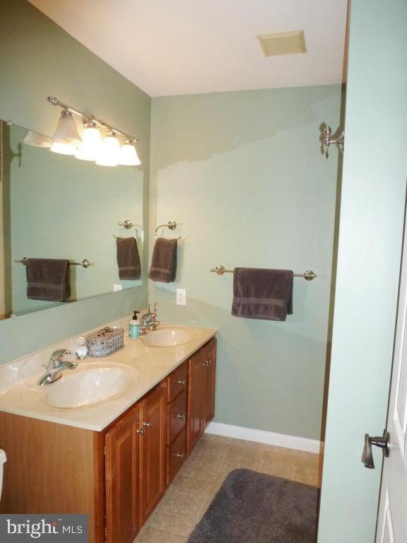 600 Chatham Way Lititz, PA 17543 - Photo 13 of 26 a bathroom with a double vanity sink and a mirror