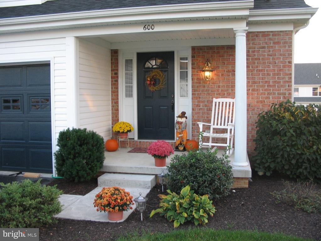600 Chatham Way Lititz, PA 17543 - Photo 3 of 26 a front view of a house