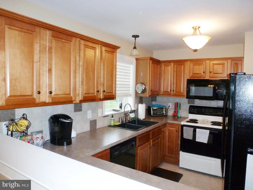 600 Chatham Way Lititz, PA 17543 - Photo 7 of 26 a kitchen with stainless steel appliances granite countertop a sink stove and refrigerator