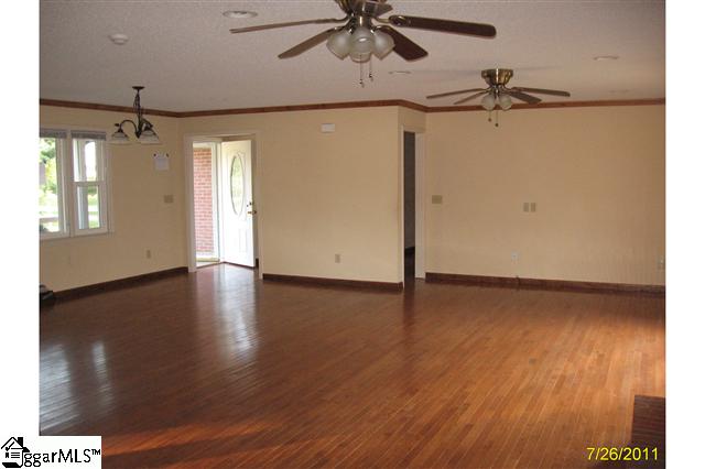 614 A B Jacks Road Clinton, SC 29325 - Photo 3 of 13 Gallery Image 3