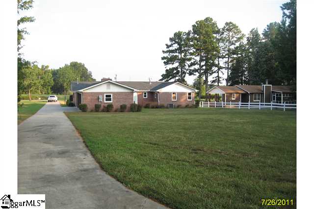 614 A B Jacks Road Clinton, SC 29325 - Photo 8 of 13 Gallery Image 8