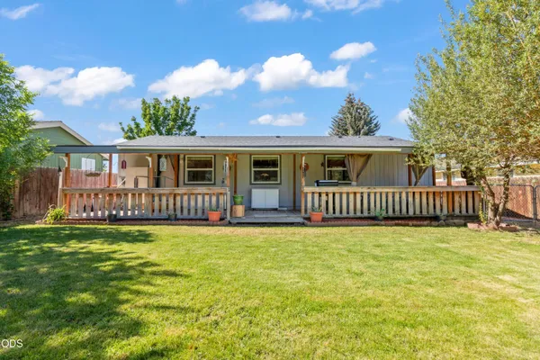 $325,000 | 172 Southeast Tracie Street, Madras, OR 97741
