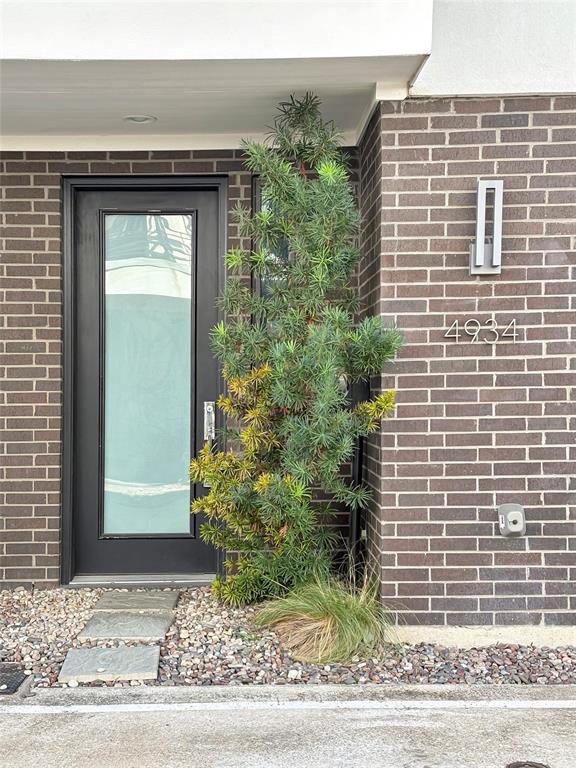 4934 Zuma Court Dallas, TX 75206 - Photo 6 of 22 a front view of a house