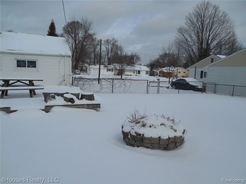 5119 Farm Road Waterford, MI 48327 - Photo 5 of 15