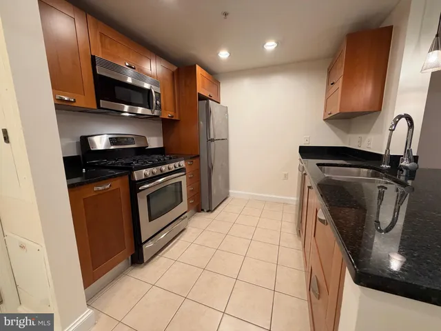 $1,950 | 2451 Midtown Avenue, Unit 1615PENTHOUSE, Alexandria, VA 22303