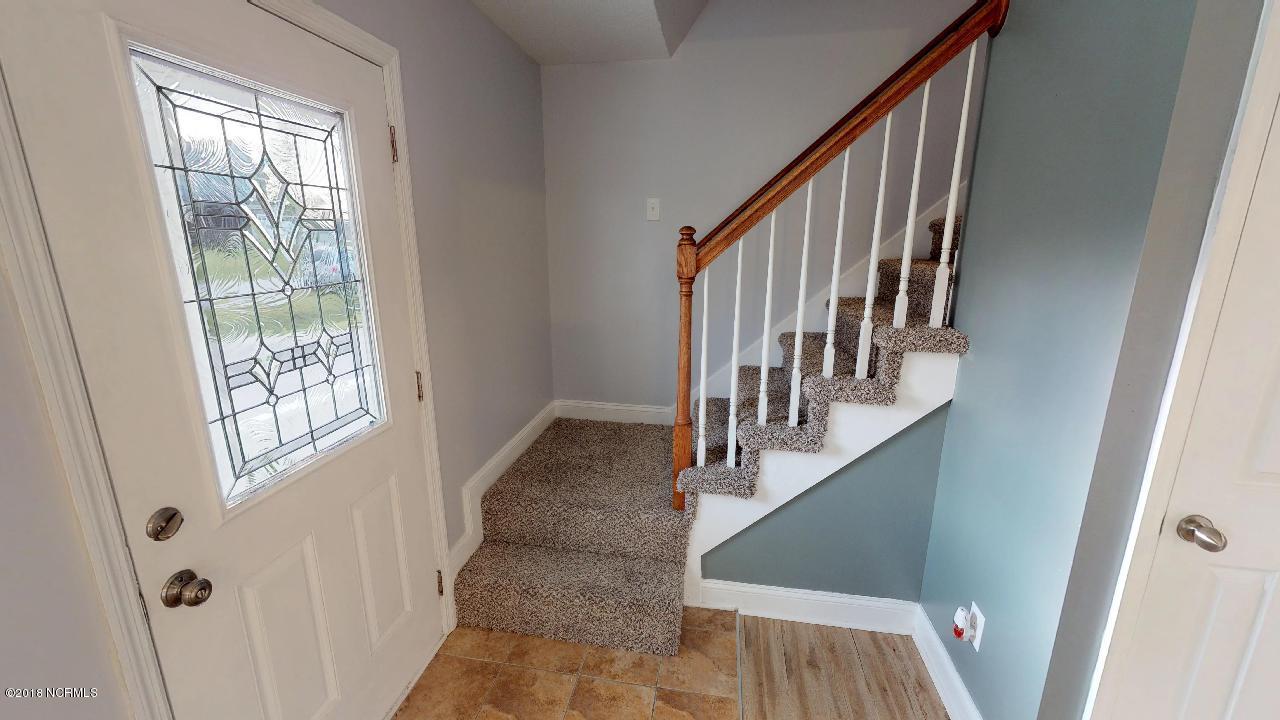 336-Old-Dam-Road-Front-Door-Foyer