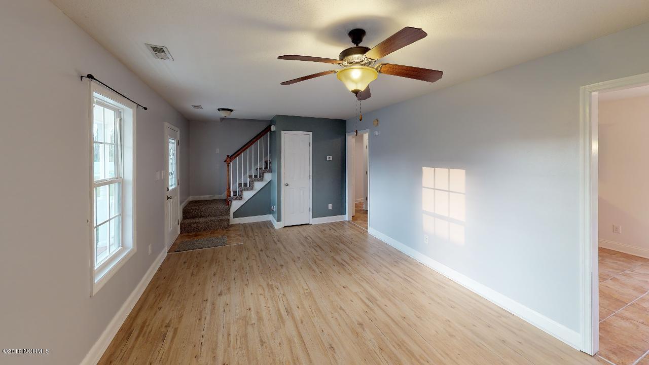 336-Old-Dam-Road-Family-Room(2)