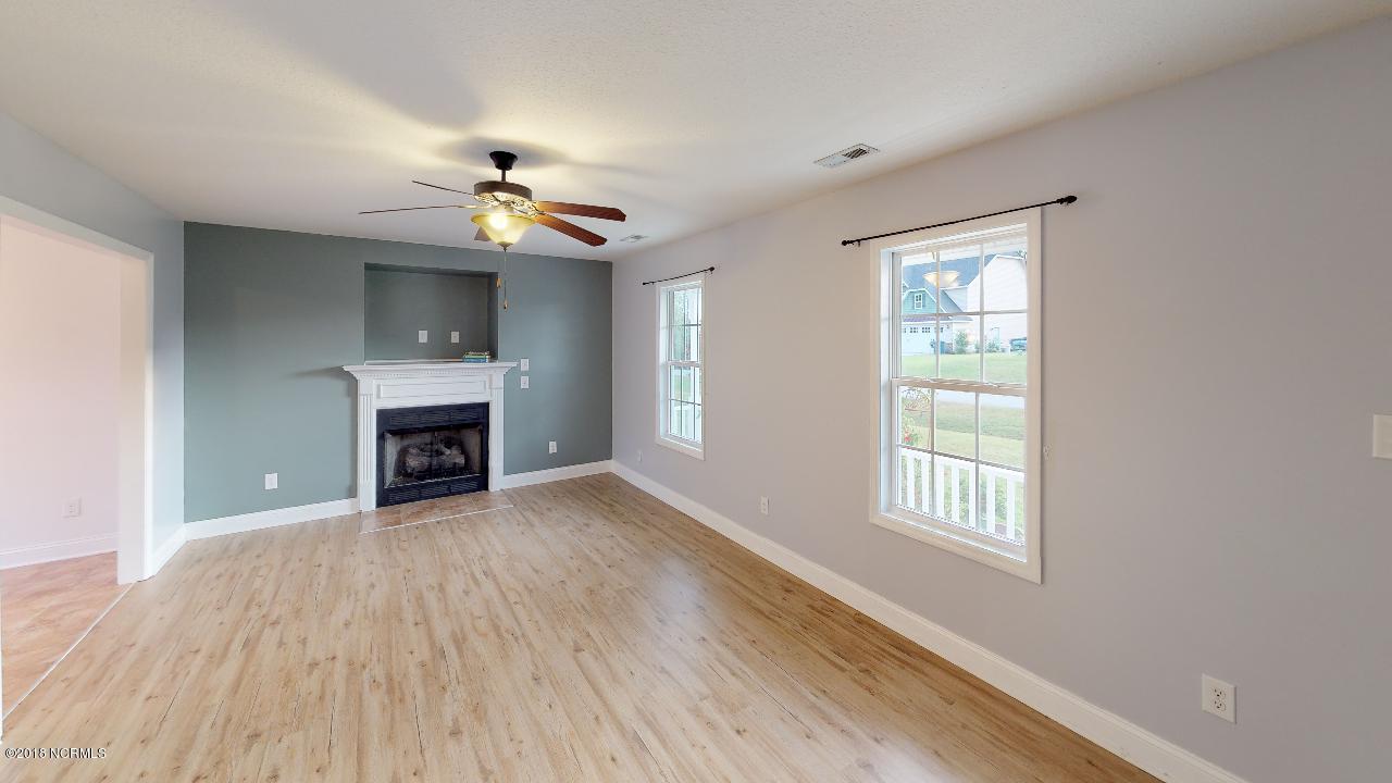 336-Old-Dam-Road-Family-Room(1)