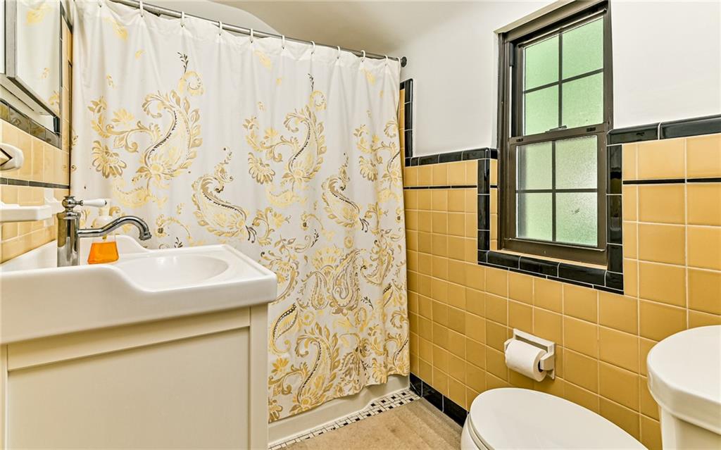 421 Old Farm Road Pittsburgh, PA 15228 - Photo 14 of 18