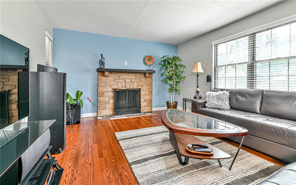 421 Old Farm Road Pittsburgh, PA 15228 - Photo 3 of 18