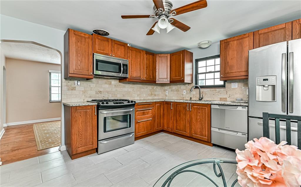 421 Old Farm Road Pittsburgh, PA 15228 - Photo 5 of 18