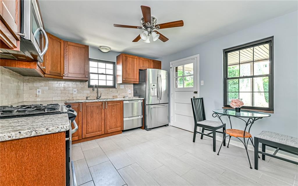 421 Old Farm Road Pittsburgh, PA 15228 - Photo 6 of 18