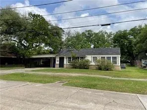 $300,000 | 65 Willow Drive, Gretna, LA 70053