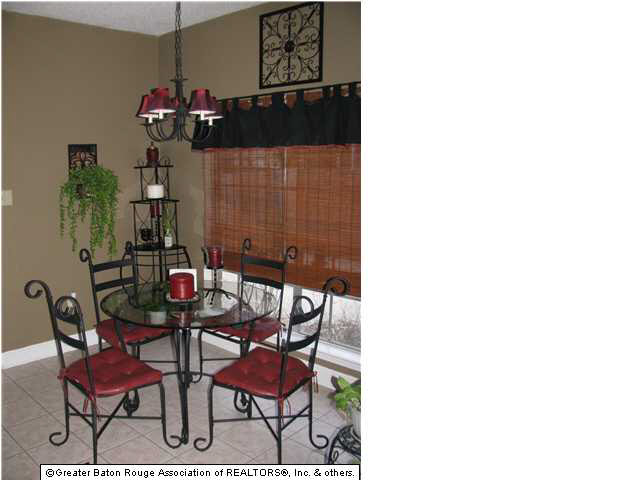 15155 Point Chenier Avenue Baton Rouge, LA 70817 - Photo 3 of 15 Gallery Image 3