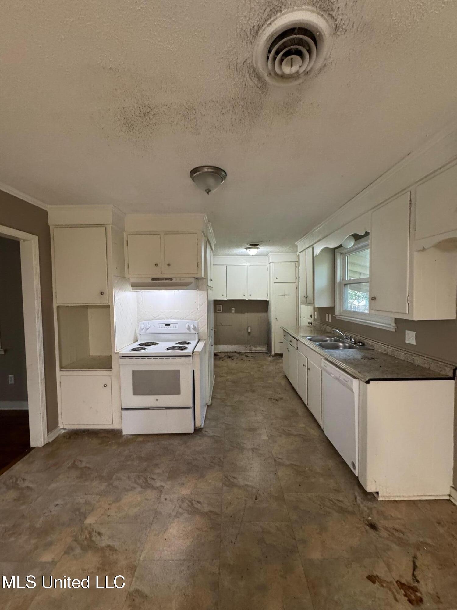 945 Valencia Street Jackson, MS 39204 - Photo 7 of 18 IMG_6032