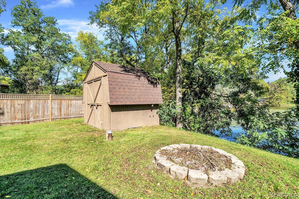 6576 Linden Road Fenton, MI 48430 - Photo 34 of 41