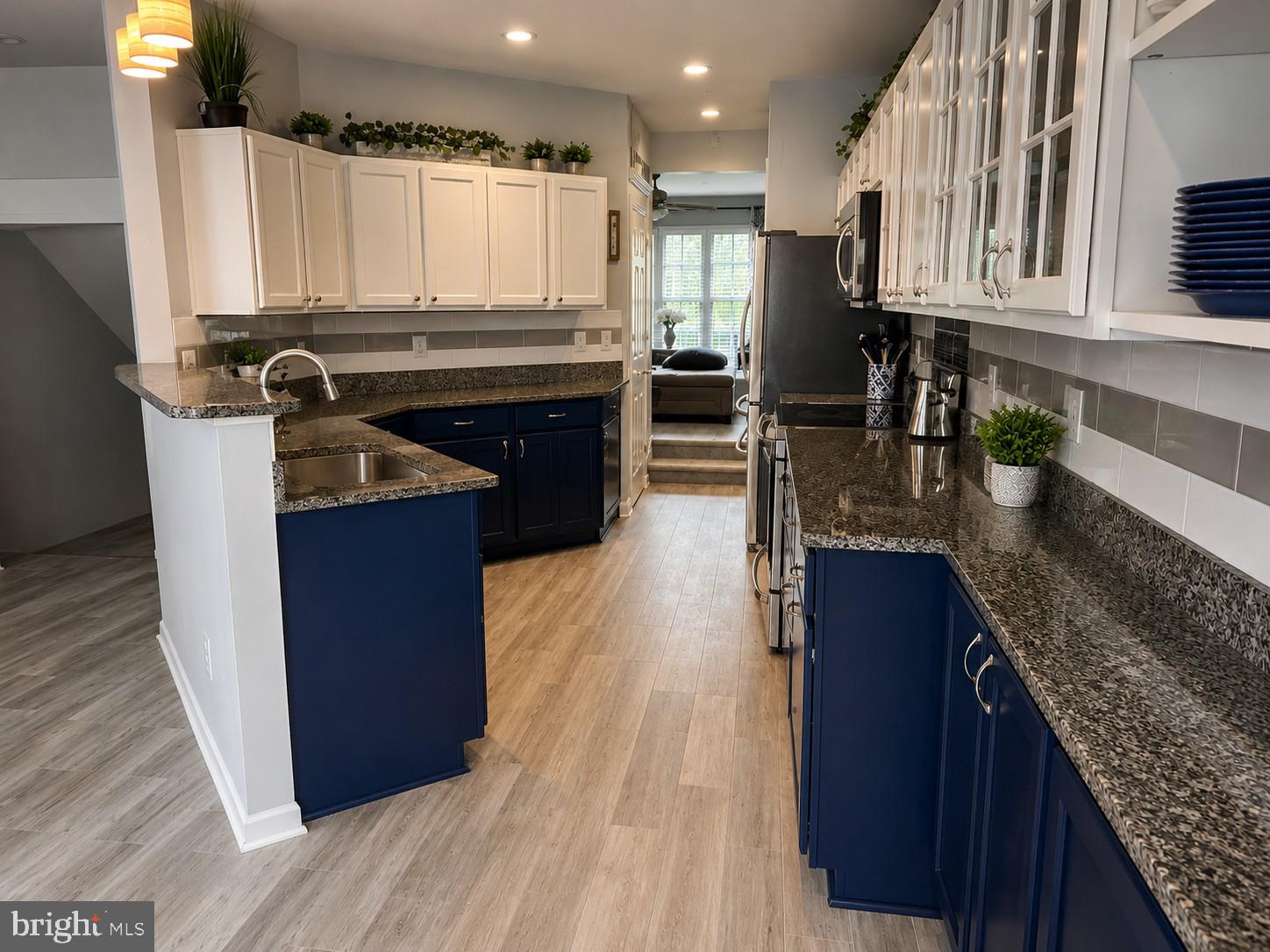 43518 Laidlow Street Chantilly, VA 20152 - Photo 5 of 14 Modern kitchen with stylish finishes.