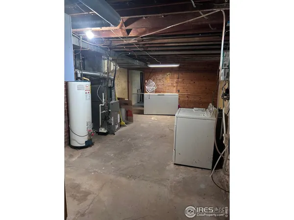 a view of utility room